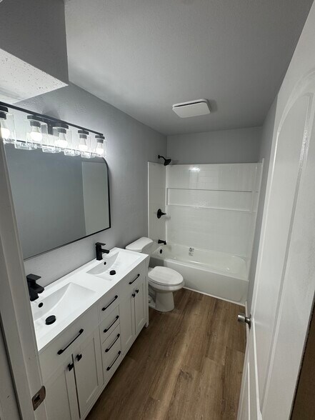 Bathroom - 616 E State St