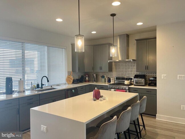 Building Photo - 23006 Sullivans Cove Sq