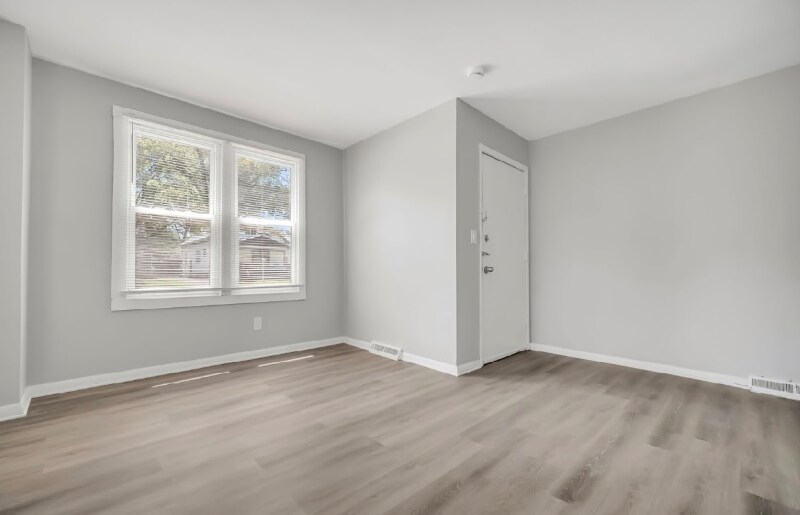 Building Photo - 3690 E 139th St