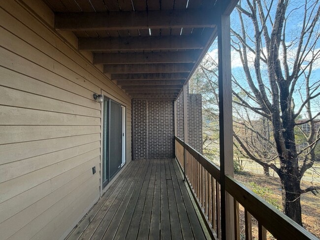 Building Photo - 114 Harvest Dr