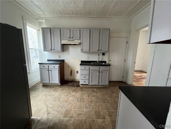 Building Photo - 229 Kellogg St