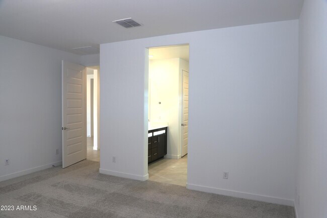 Building Photo - 9316 W Sells Dr