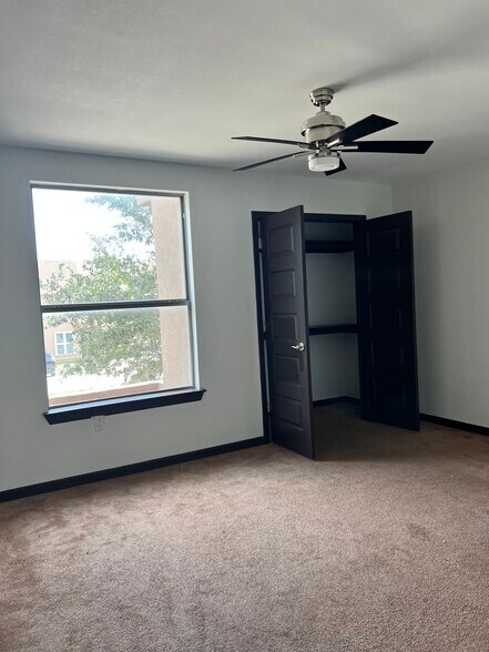 Building Photo - 2550 Weslaco Rd