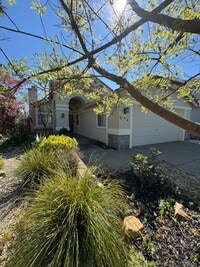 Building Photo - Move-In Ready 3-Bed, 2-Bath Home in Roseville! SEE VIDEO