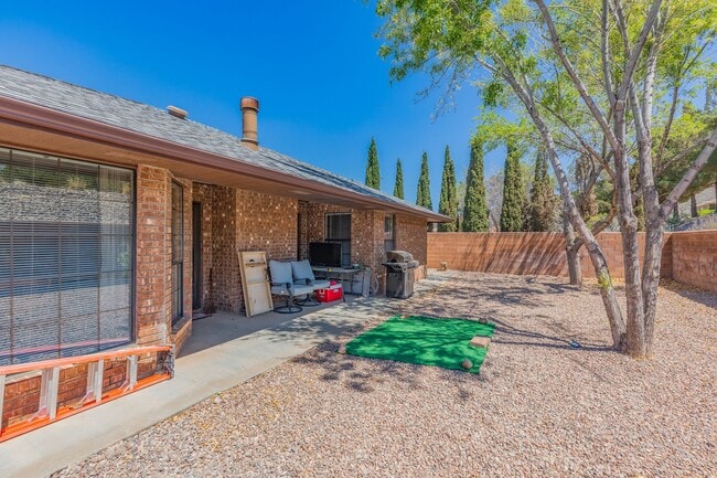 Building Photo - Beautiful 4 Bedroom 2 Bath Home!