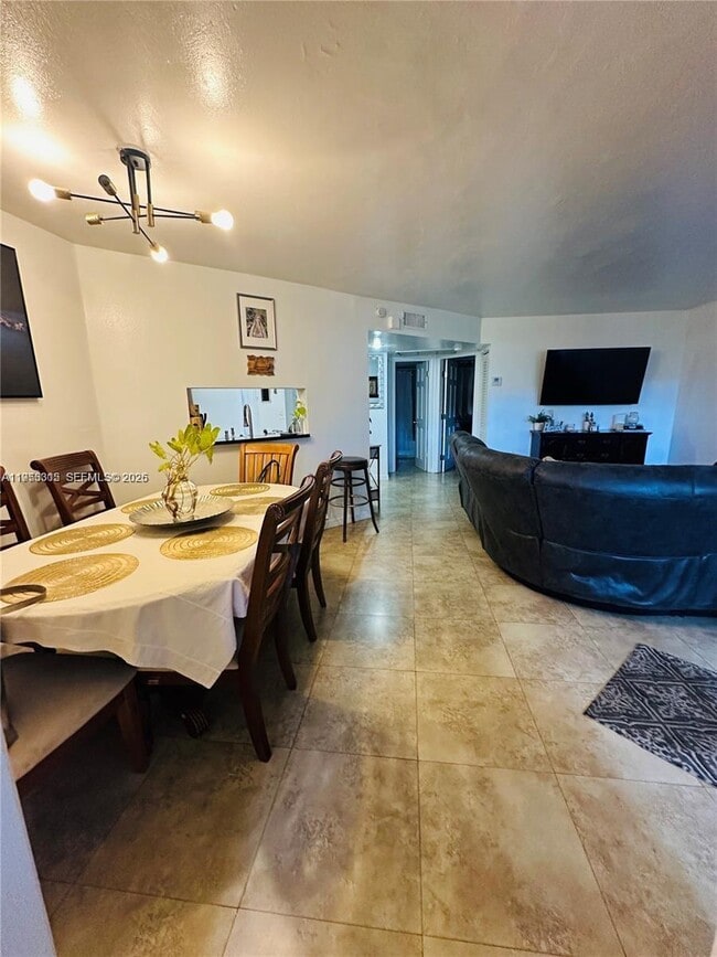 Building Photo - 1211 S Independence Dr