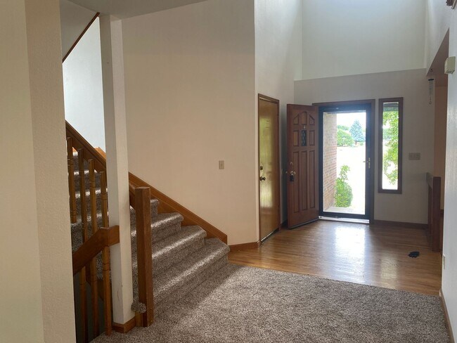 Building Photo - Desirable Westlake 4 Bedroom with Finished Basement, RV Parking & Mountain Views