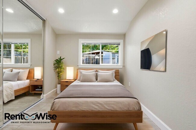 Building Photo - Chestnut Garden Patio Apartments