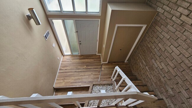 Building Photo - 557-559 Bailey Drive