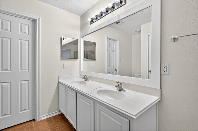 Building Photo - 25222 Boulder Bend Ln