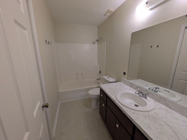 Building Photo - 1107 Quail Ct W