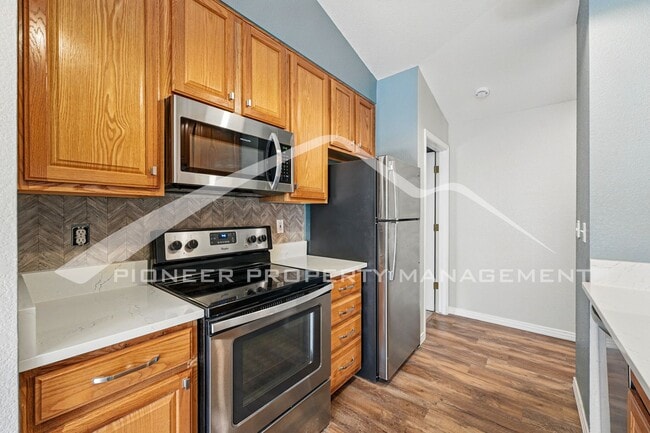 Building Photo - Updated Condo with Central AC and Gas Fireplace