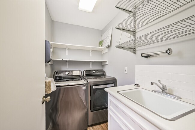 Building Photo - 4521 Acacia St