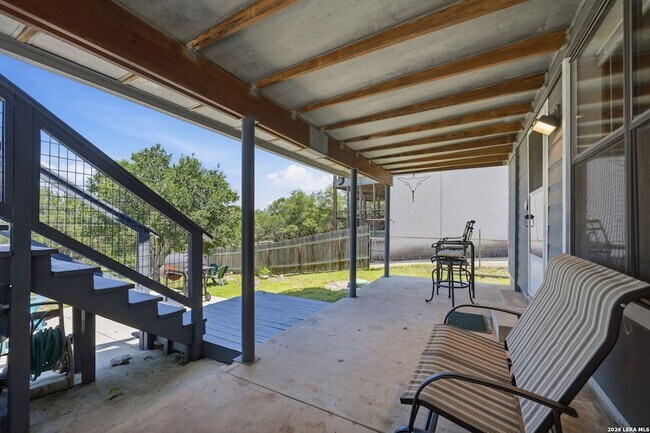 Building Photo - 2681 Lakeview Dr
