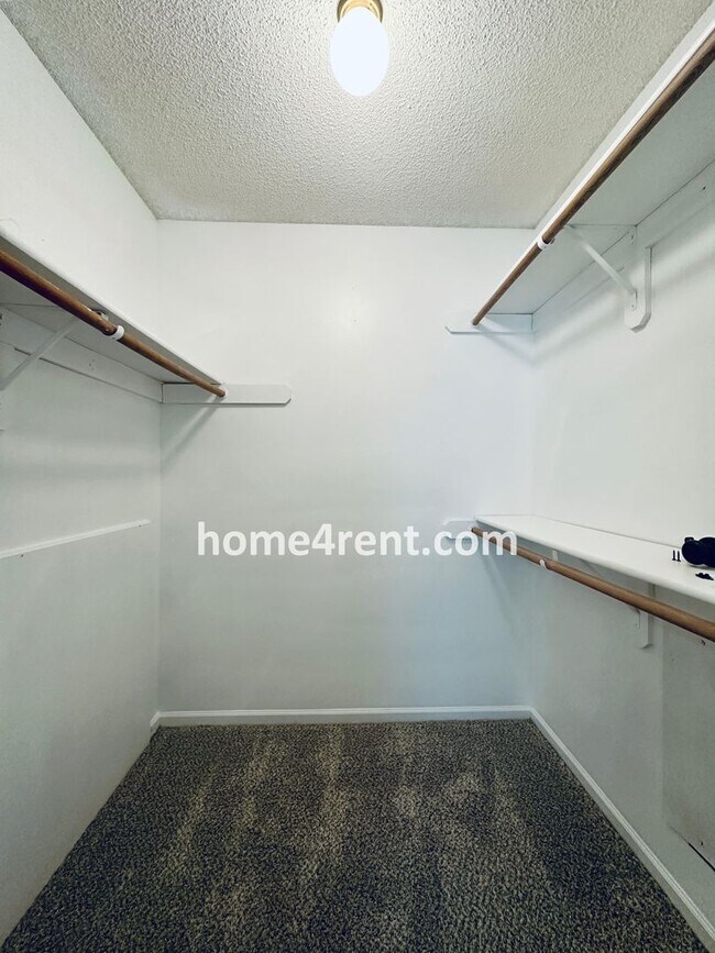 Building Photo - A Fantastic Four Bedroom, Olathe Home w/ N...