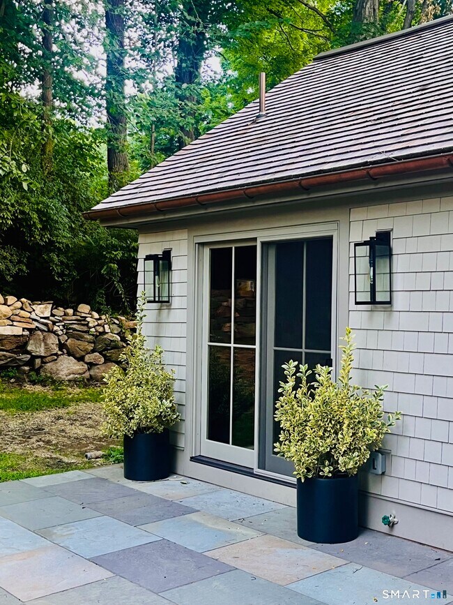 Building Photo - 4 Main St