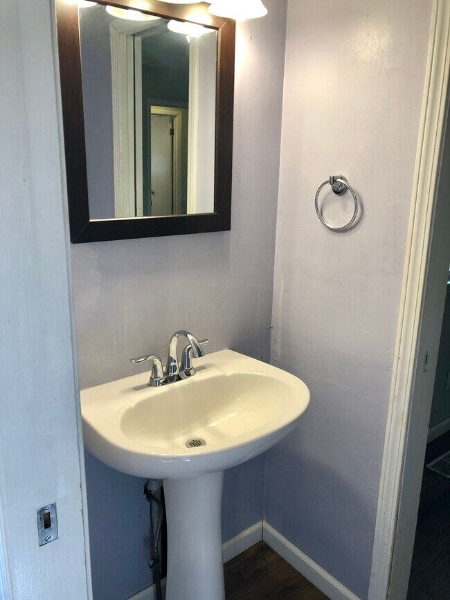 Building Photo - 2540 Cedarwood Ave