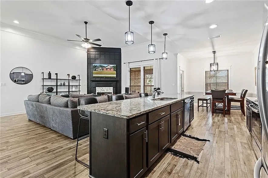 Building Photo - 9760 Maxwell Run