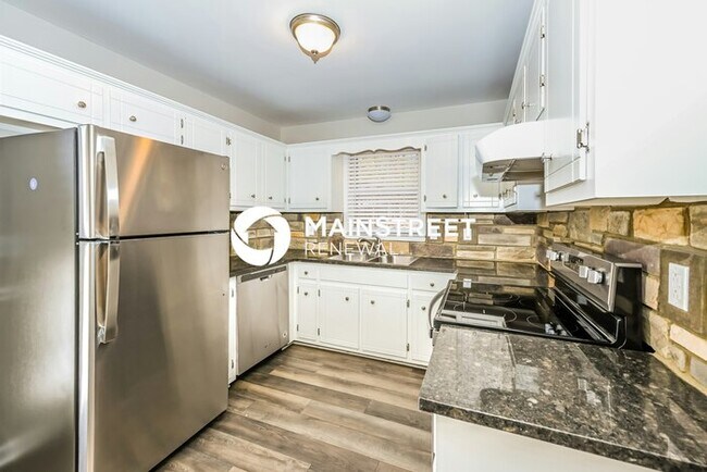 Building Photo - 3 Bedroom Pet-Friendly Home in MOUNT JULIE...