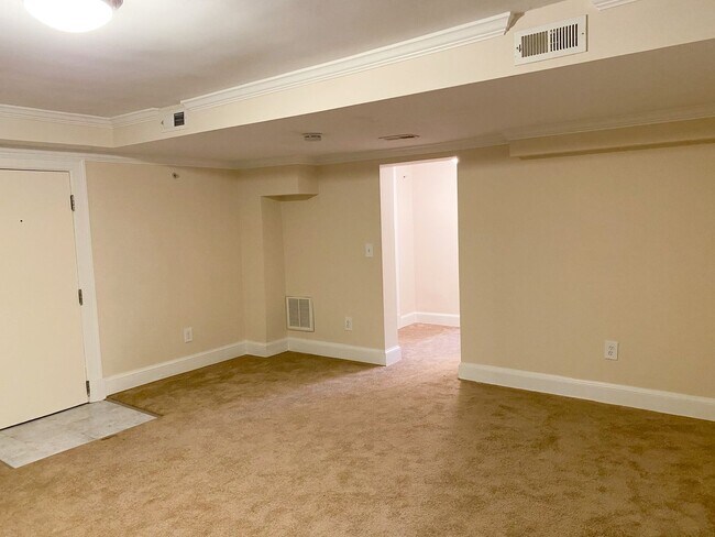Building Photo - Spacious 1BR Apartment w/ Private Patio in...
