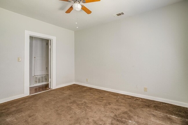 Building Photo - Large 4 Bed, 2 Bath in the heart of Histor...