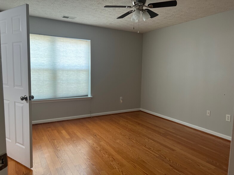 Building Photo - 3704 Excalibur Ct