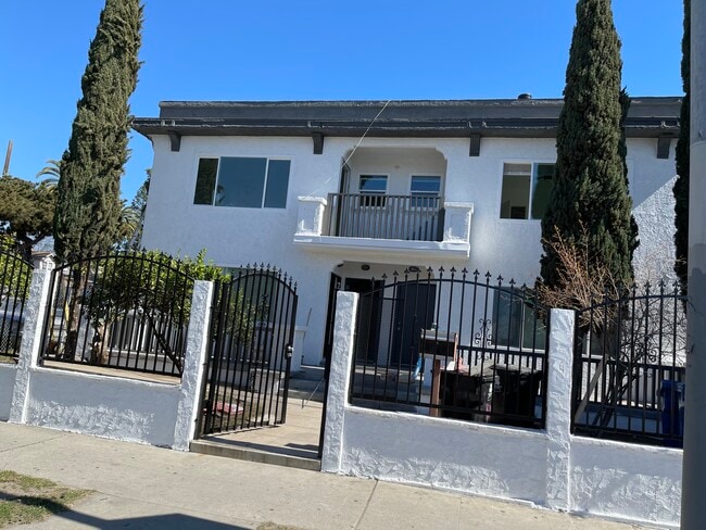 Building Photo - 4606 S Normandie Ave