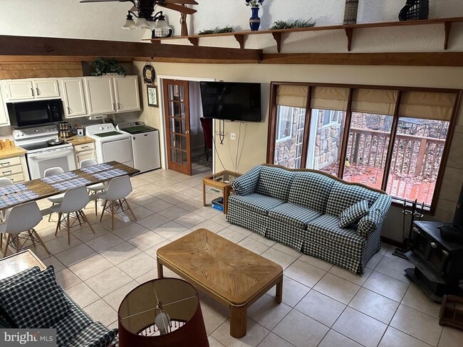 Building Photo - 412 Northwood Cir