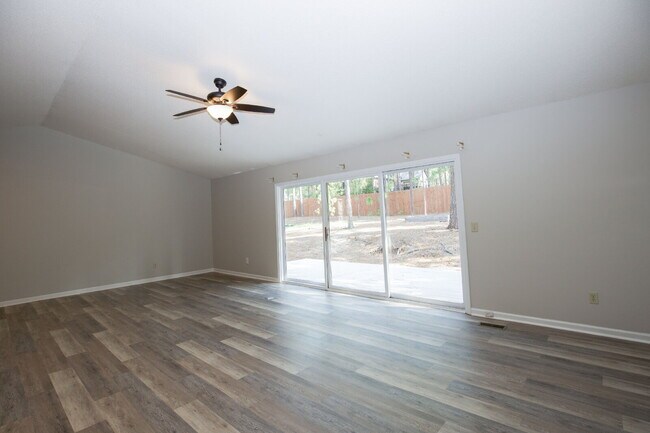 Building Photo - 50 Surry Cir N