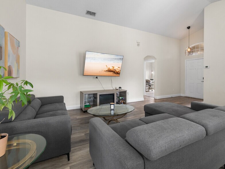 Building Photo - 9996 Portofino Dr