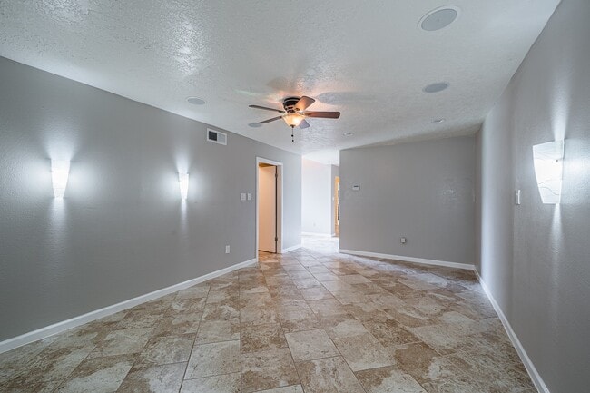 Building Photo - 10422 Gulfstream Ln