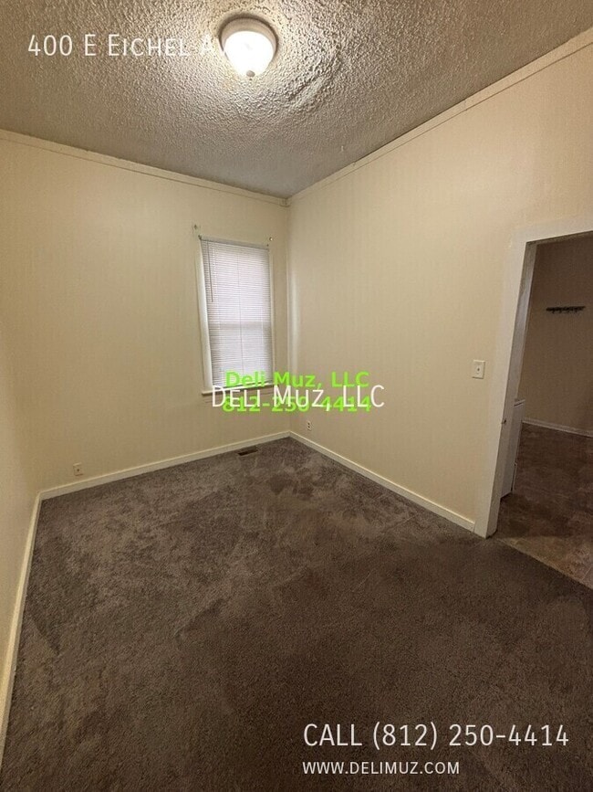 Building Photo - 400 E Eichel Ave