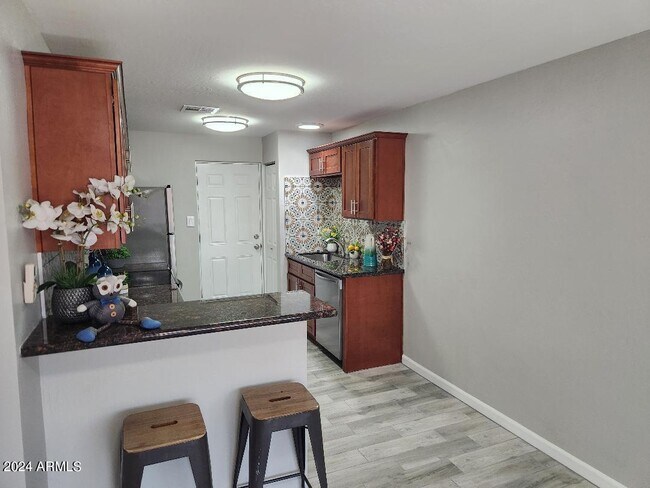 Building Photo - 3026 E Brill St