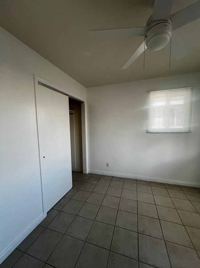 Building Photo - Highly Desired 2 bedroom, 1 bath, 2 parkin...