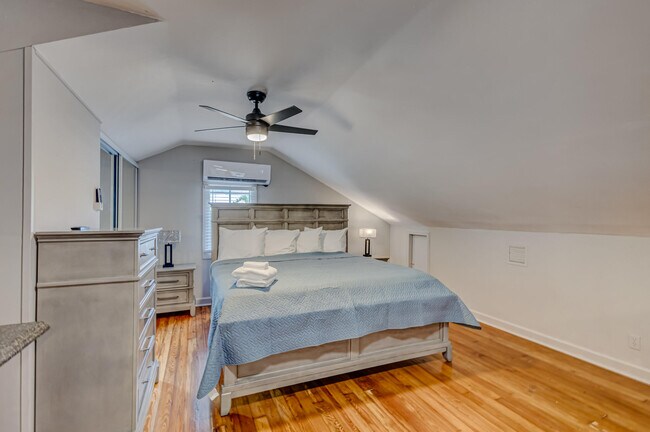 Building Photo - 421 51st St