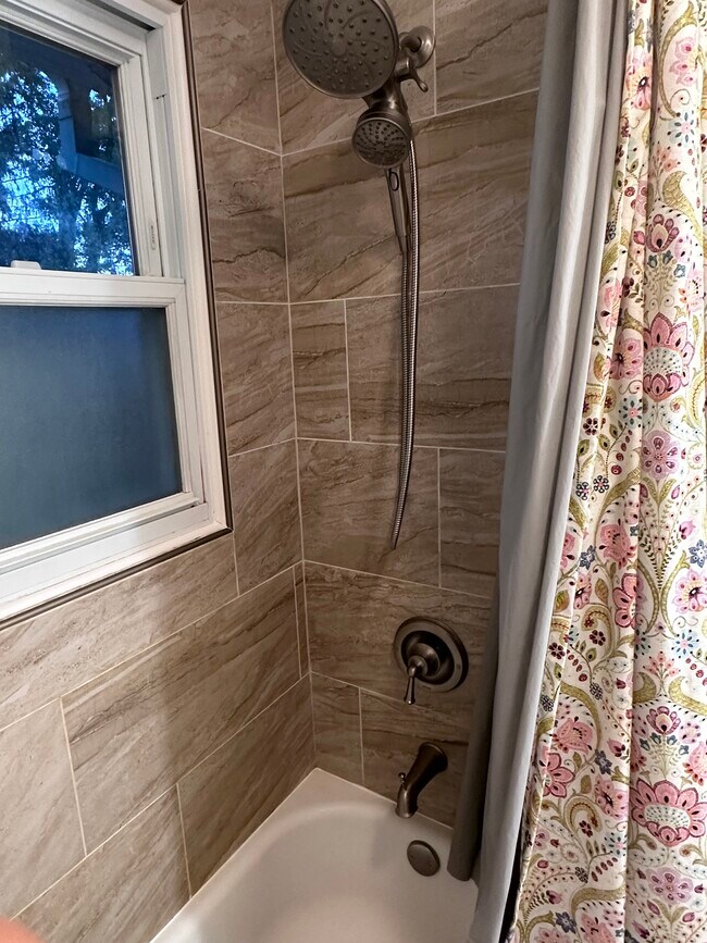 Building Photo - 1200 Algonquin Rd