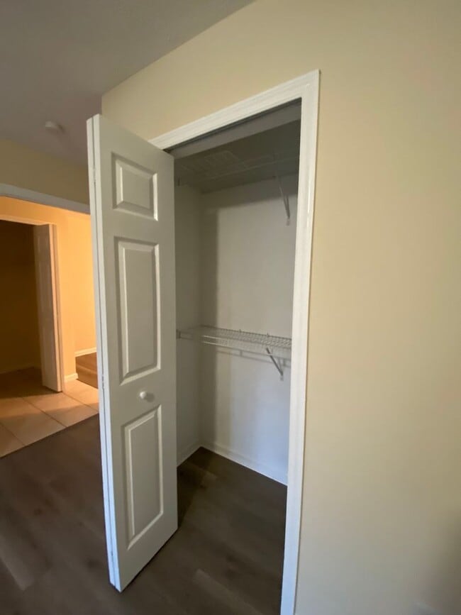 Building Photo - 2 Bdr/2bath townhome, great location!