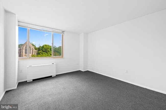 Building Photo - 1 E University Pkwy
