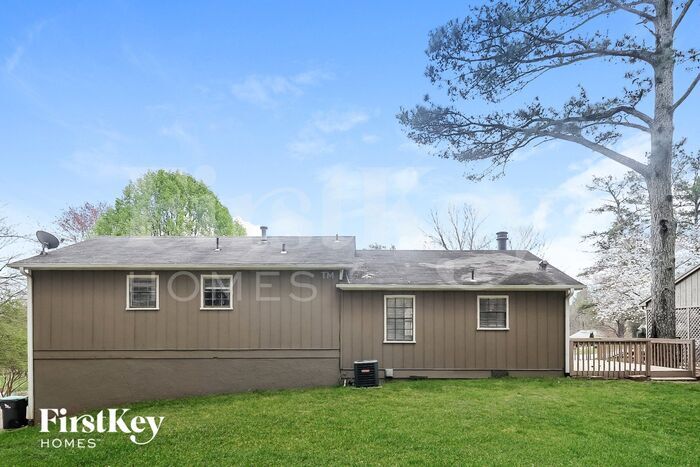 Building Photo - 3762 Cambridge Dr SW