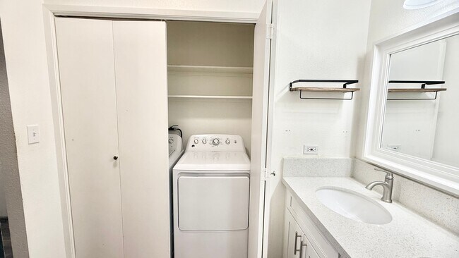Building Photo - Beautifully Renovated 2-Bedroom, 2-Bathroom Condo 1-Parking