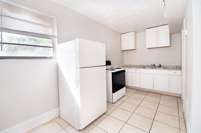 Building Photo - NEW JAX APTS