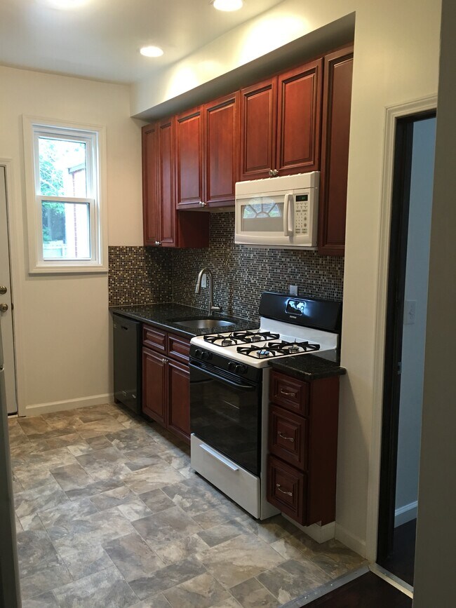 Building Photo - 3306 Iowa St