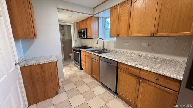 Building Photo - 185 Weir St