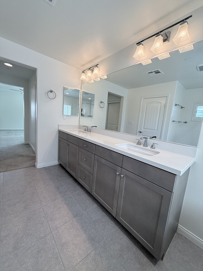 Building Photo - 672 Sage Brook Ct