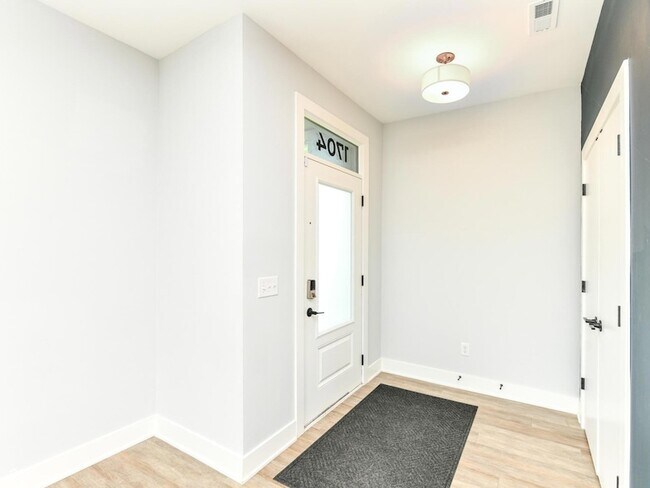 Building Photo - 1704 Rosette Wy