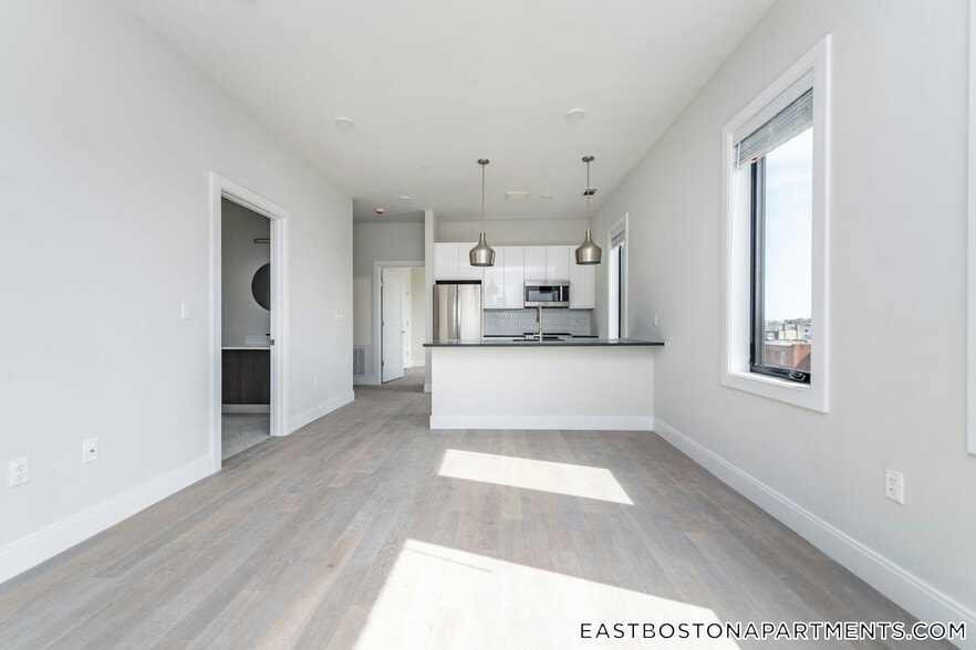 Building Photo - 152 Liverpool St