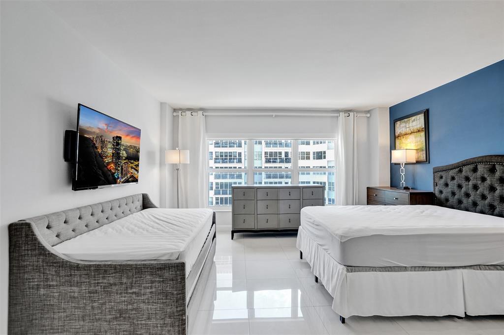 Building Photo - 3750 Galt Ocean Dr