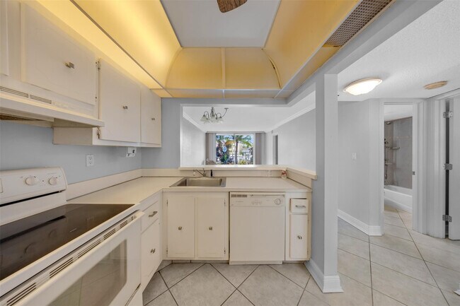 Building Photo - 1391 S Ocean Blvd