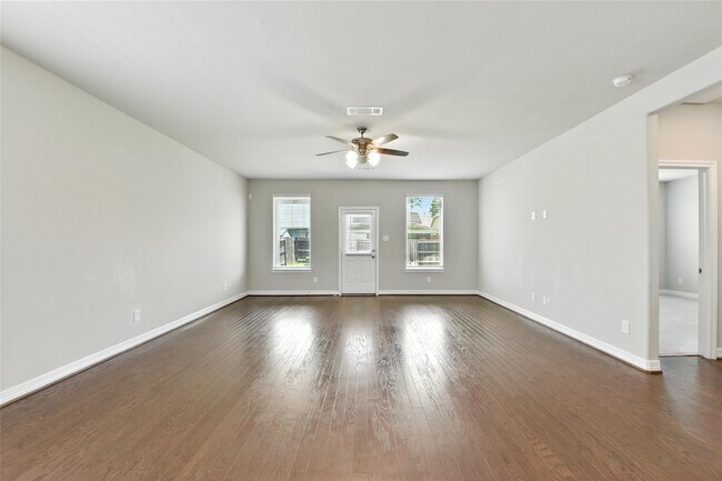 Building Photo - 13207 Rowan Grn Dr