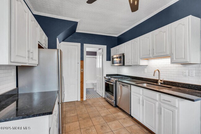 Building Photo - 31 Embury Ave